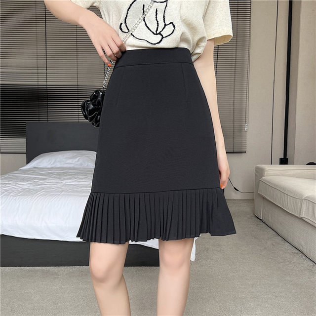 Large size high waist solid color pleated skirt for women in spring and summer new short skirt black hip slim A-line fishtail midskirt