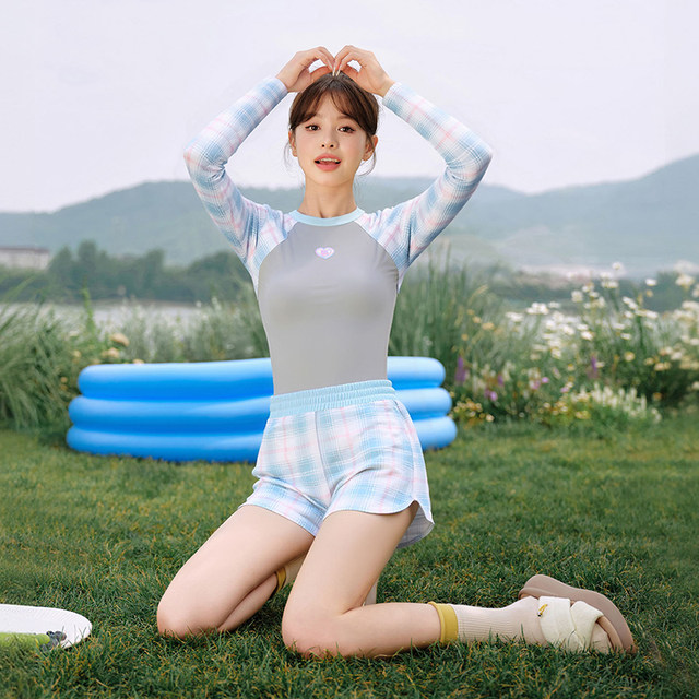 
Yimeishan long-sleeved swimsuit for women's swimming pool, special one-piece flat corners to make you look slim and cover your flesh, junior high school students' swimsuits soak in hot springs