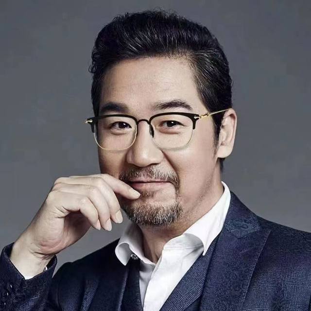 Smart zoom reading glasses for distance and near reading, automatic adjustment for reading, high-definition, anti-blue light, multi-focus glasses for the elderly