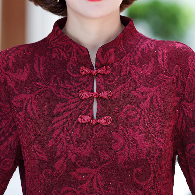 Middle -aged mother dress Chinese dress in autumn and winter new female improved cheongsam plus velvet thickened mother -in -law wedding banquet skirt
