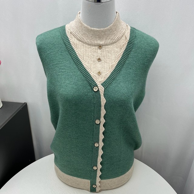 
Mom's velvet sweater for women in winter, one-piece velvet for middle-aged and elderly people, loose and warm, with fake two-piece tops and bottoming shirts