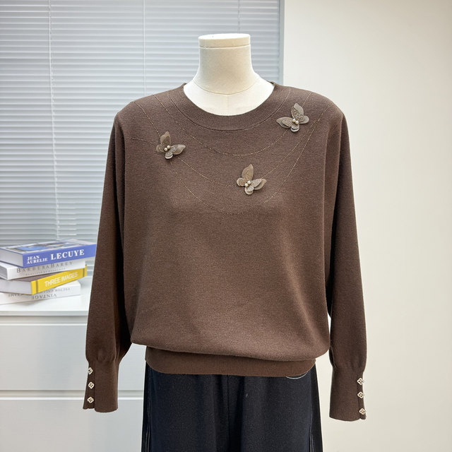 
Middle-aged mother autumn sweater women 2025 new middle-aged and elderly fashion women's loose tops round neck bottoming shirt
