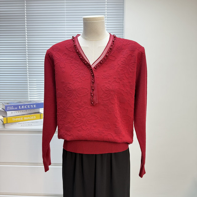 Mom's autumn knitted bottoming shirt 2025 new middle-aged and elderly fashion women's loose v-neck thin tops