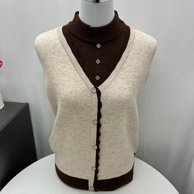 
Mom's velvet sweater for women in winter, one-piece velvet for middle-aged and elderly people, loose and warm, with fake two-piece tops and bottoming shirts