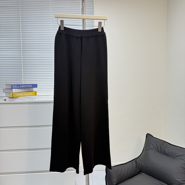 
Mom's autumn suit 2025 new fashionable middle-aged and elderly fashion women's wide-leg pants vest base shirt three-piece set