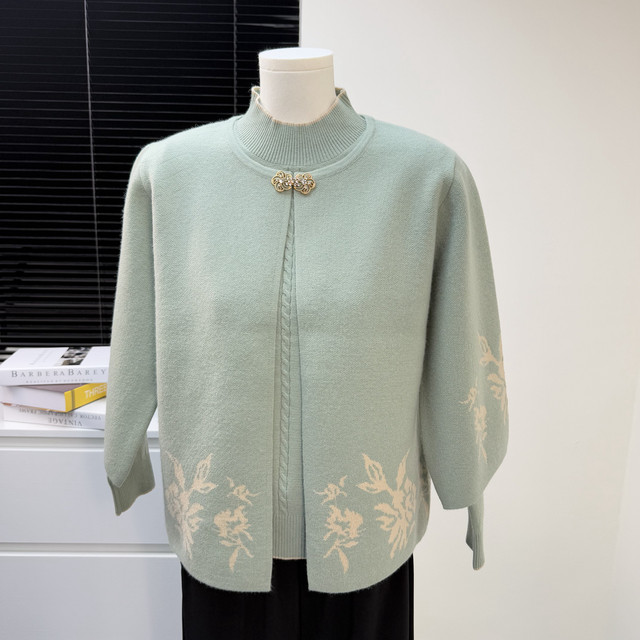 
Mom's autumn and winter sweater women's style 2025 new clothes middle-aged and elderly women's knitted cardigan two-piece jacket