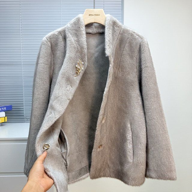 
Mom's autumn and winter imitation mink fur coat new middle-aged and elderly women's loose thickened fur one-piece top