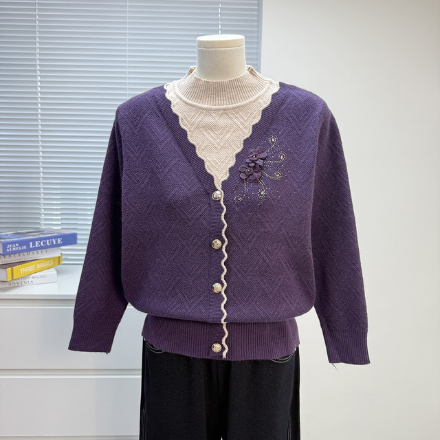 
Mom's autumn and winter holiday two-piece tops 2025 new style middle-aged and elderly women's clothing plus velvet thickened bottoming shirt sweater