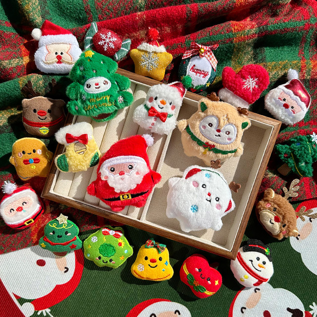 Christmas decoration gift cute plush brooch for women Christmas children small gifts clothes scarf pin accessories