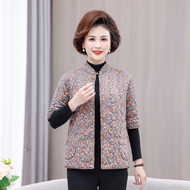 Middle -aged and elderly women in autumn and winter warm home wearing middle sleeve top Mom early spring thin cotton clothes short jacket
