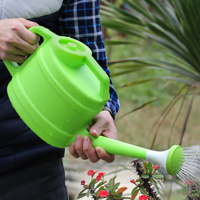 Thickened sprinkler kettle, large flower watering kettle, plastic watering kettle, long mouth shower kettle, gardening vegetable watering kettle, household watering kettle
