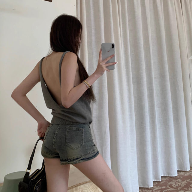 Gray large backless sleeveless knitted suspender vest for women in summer American sexy hot girls niche design loose top