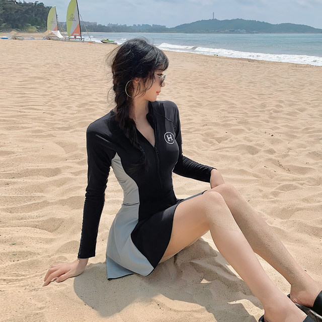 2025 new swimsuit for women's hot spring sun protection professional sports long sleeves conservative slimming belly to cover the belly for hot spring swimming