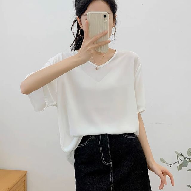 White loose women's clothing summer top short sleeve V -neck long cotton sloping simple solid color T -shirt bottoming shirt wild
