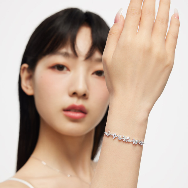 Catiro Shining Butterfly Dance Bracelet for Girls 925 Silver Light Luxury Niche Butterfly Design Birthday Gift for Girlfriend