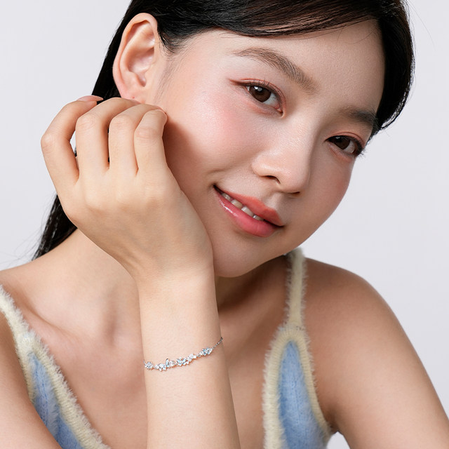 
Catiro Starry Night Garden Butterfly Bracelet for Women 925 Silver Light Luxury Niche Design Premium Birthday Gift for Girlfriend