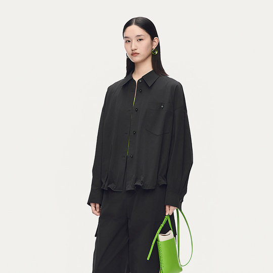 
AUM 2025 autumn new loose black jacket with shirt collar and wavy hem