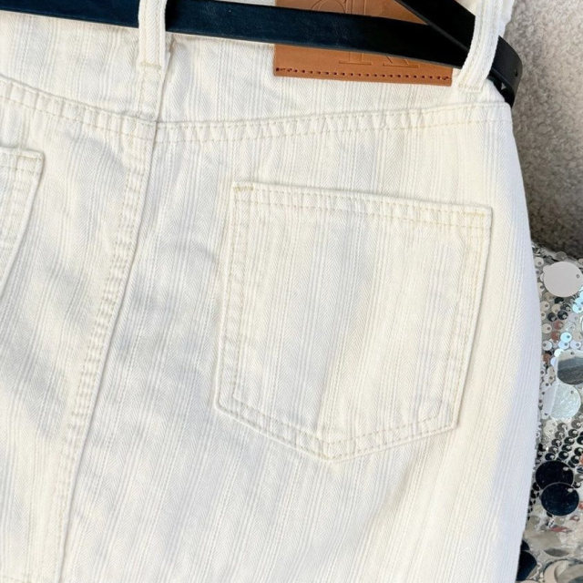 
White half-body A-line skirt 2025 new summer casual and fashionable versatile loose and comfortable hip-pack denim skirt