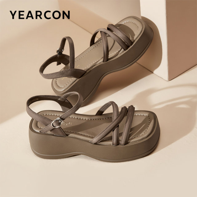 Yierkang women's shoes 2025 summer thick-soled sandals wear Roman skirt with small person looking tall and soft-soled beach shoes
