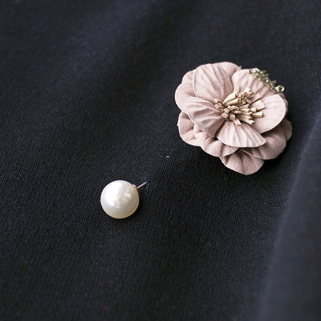 Putting on both sides of a round neck plug -in shoulder, seven -point sleeve wool knit dress, free chest flower spring autumn mid -length skirt tide