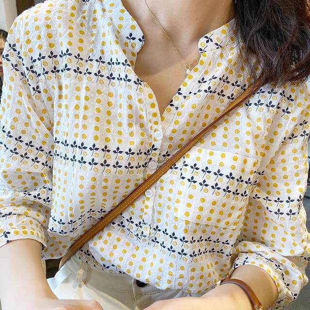 V-neck temperament floral shirt for women with 7-quarter sleeves 2024 summer new style literary fresh fashionable top printed shirt