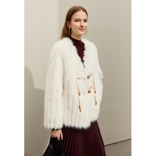 AMII new Chinese environmentally friendly fur girl 2024 autumn new coatlift Su leather buckle imitation mink velvet v -neck jacket
