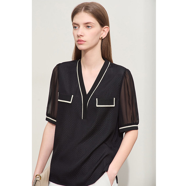 AMII2024 new summer French small incense, short -sleeved T -shirt light luxury V -neck real silk top female contrasting color