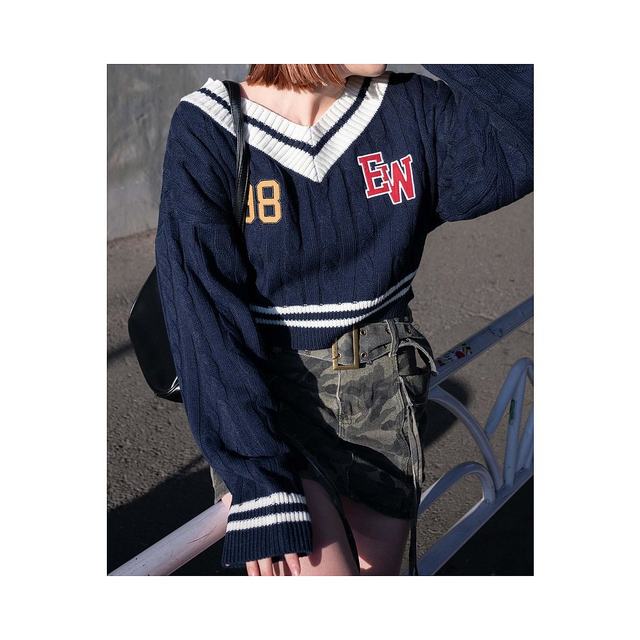 1h refundable Japanese direct mail WEGO Women's spring and summer new embroidered badge V-neck short knit sweater WE25SP