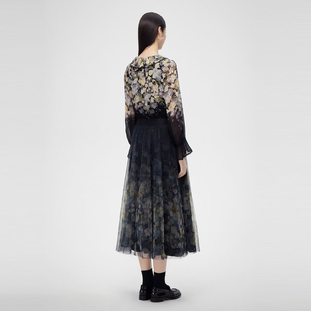 VGRASS silhouette-level silk positioning printed long-sleeved shirt for women 24 spring new neckline streamer VSX3P11040