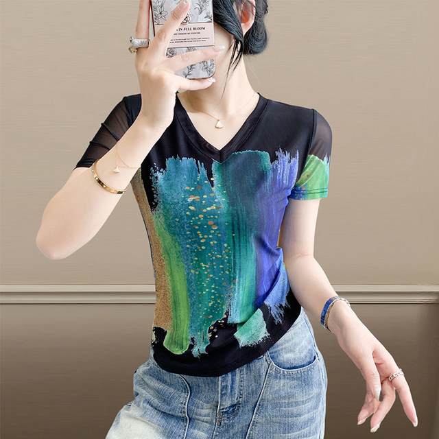 
White V-neck Short-sleeved T-shirt for women 2025 summer new European tie-dye printed mesh tops to make them look slim and fashionable