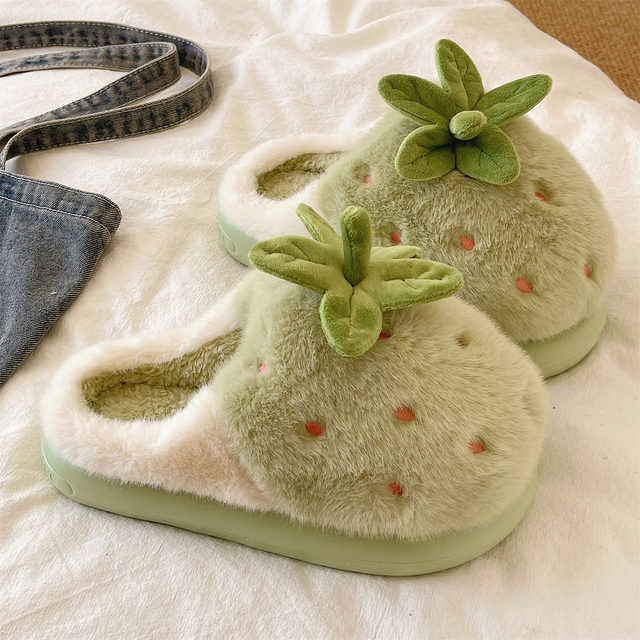 
Cotton slippers for women in winter, home warm and warm plush cute strawberry bag head thick sole non-slip outer confinement slippers