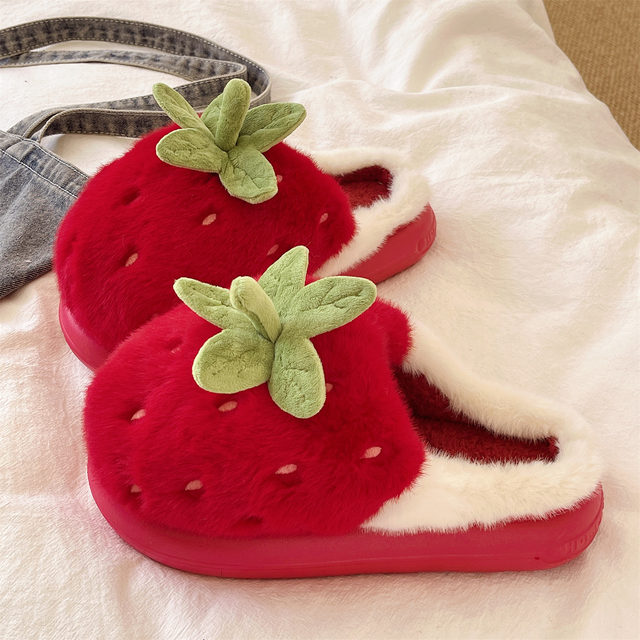 
Cotton slippers for women in winter, home warm and warm plush cute strawberry bag head thick sole non-slip outer confinement slippers