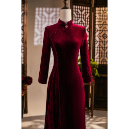 The new 2023 wedding banquet can usually wear a female autumn and winter wedding dress mother cheongsam velvet A pendulum