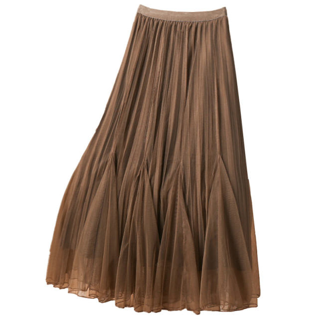 Wearing a design-sensing mesh fishtail skirt on both sides for women's autumn and winter 2025 new high-waisted pleated gauze skirt long skirt