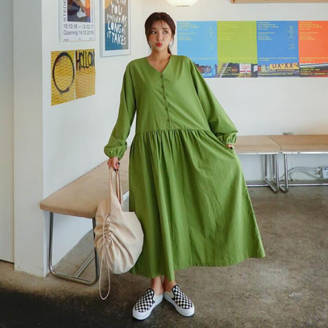 Spring and summer new loose V -neck literary long -sleeved dress female big size over -the -knee casual long skirt wild A -line skirt

