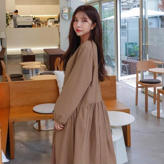 Spring and summer new loose V -neck literary long -sleeved dress female big size over -the -knee casual long skirt wild A -line skirt
