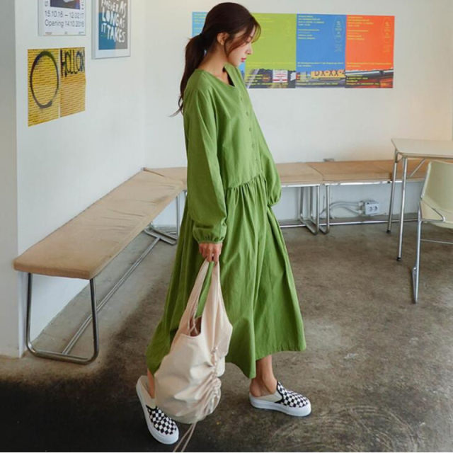 Spring and summer new loose V -neck literary long -sleeved dress female big size over -the -knee casual long skirt wild A -line skirt
