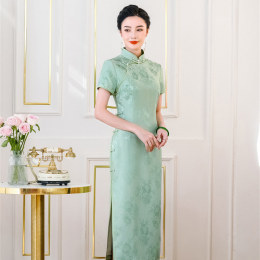 Silk cheongsam 2023 new daily young moms wear high-end silk improved dress elegant mid-length