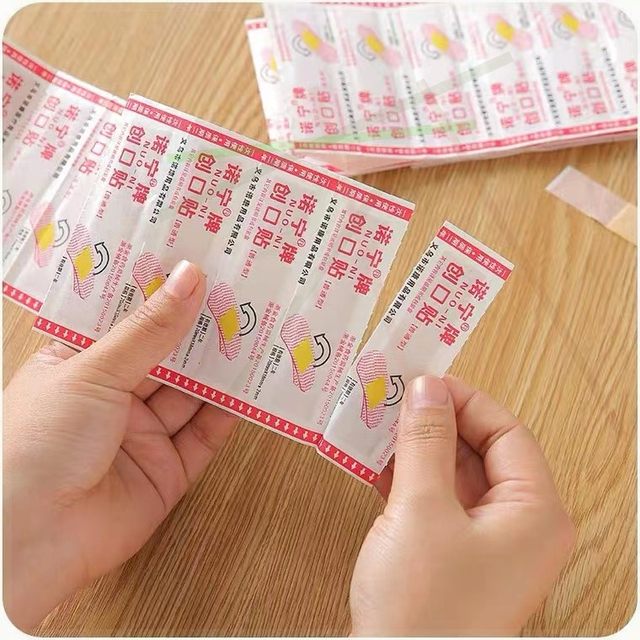 Boxed Band-Aid is waterproof, sweat-proof and breathable. Band-Aid for children. Emergency Band-Aid, anti-foot wear patch.