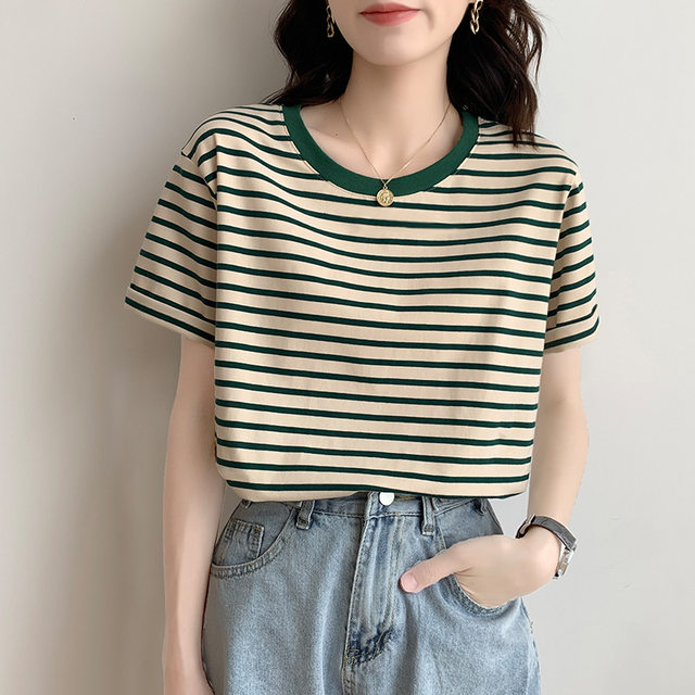 Fresh green striped T-shirt for women in summer short-sleeved 2025 new loose round neck versatile T-shirt niche top
