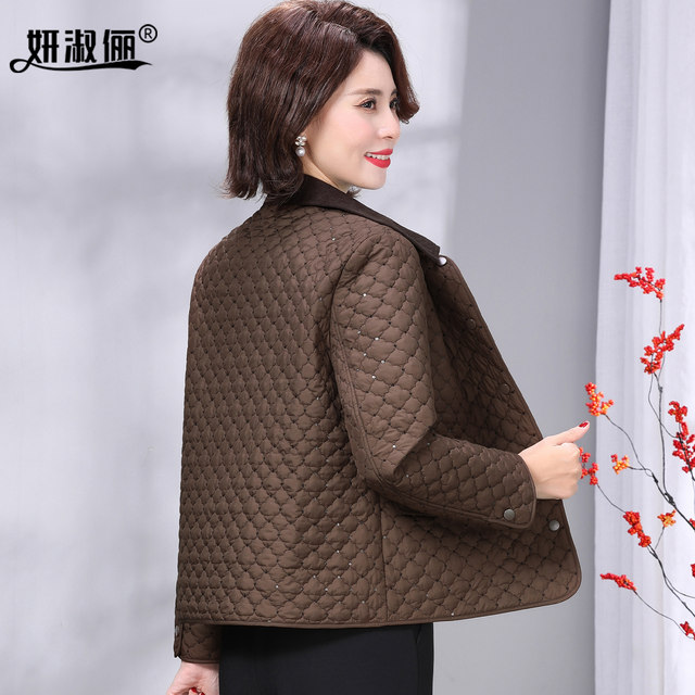 High-end brand mom autumn short coat 2025 new style small middle-aged and elderly women's light cotton windbreaker