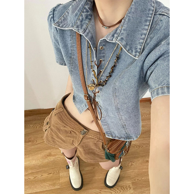 Mid-sleeved American retro hot girl denim shirt for women's summer design niche slim fit slim navel neck short top