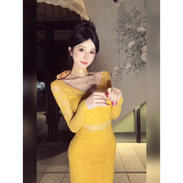 XZY Slightly fat lady slim V-neck yellow lace dress for women 25 years winter backless bow hip skirt