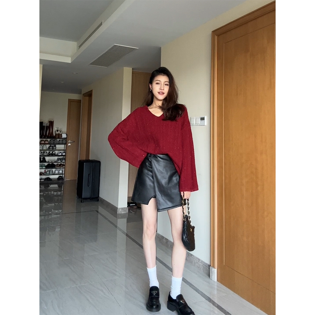 Zhang Axing 2023 autumn and winter new style shiny and versatile lazy V-neck twist knitted sweater