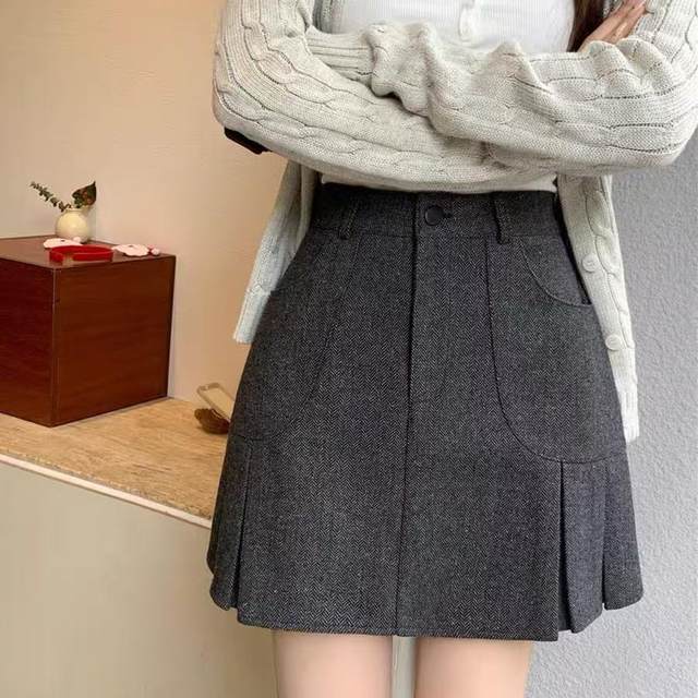 Large size autumn and winter new wool pleated skirt age-reducing A-line short skirt anti-lighting and slimming the belly-covering college style skirt