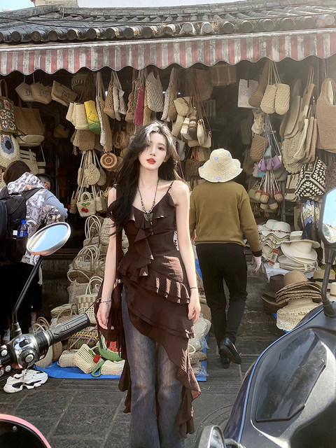 A sweet peach yikett<retro Percy> summer vacation style irregular ruffled small suspender top
