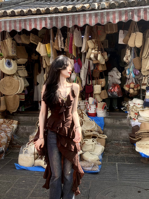 A sweet peach yikett<retro Percy> summer vacation style irregular ruffled small suspender top
