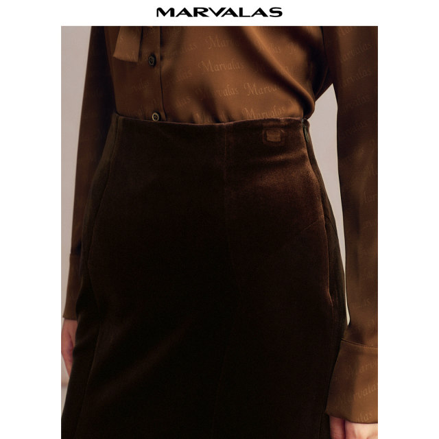 Mandesy retro skirt 2025 autumn new product elastic velvet A-swing fishtail skirt commuting OL long skirt
