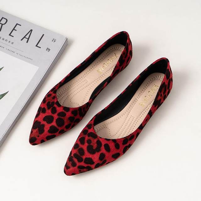2025 new European and American pointed-toe leopard print single shoes shallow mouth flat shoes 41 42 large size women's shoes