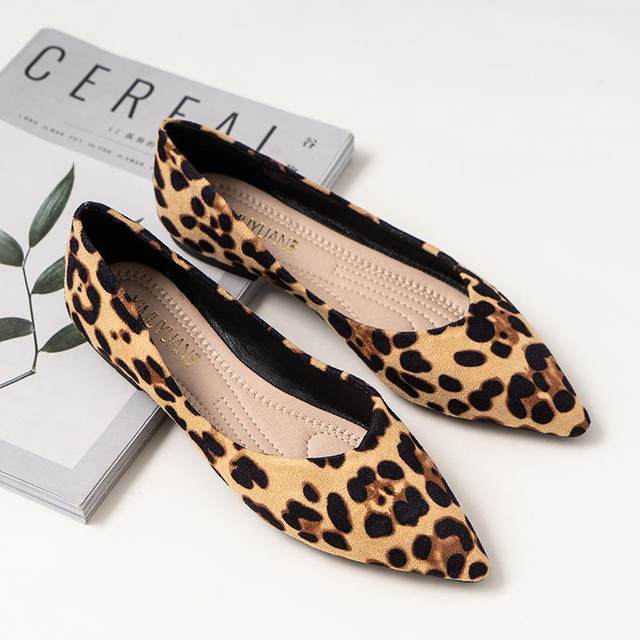 2025 new European and American pointed-toe leopard print single shoes shallow mouth flat shoes 41 42 large size women's shoes